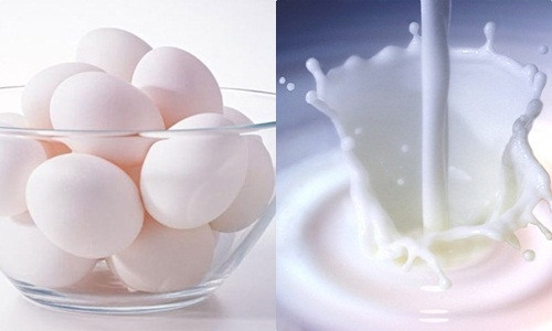 4. Trứng gà và sữa cho vòng 1 nở nang. Trong trứng gà và sữa chứa một lượng vitamin A, B có khả năng tổng hợp các hormone trong cơ thể phụ nữ. Bên cạnh đó, hai loại thực phẩm này còn cung cấp một lượng protein, chất béo cho các mô mỡ hình thành ở ngực làm cho vòng 1 phát triển.