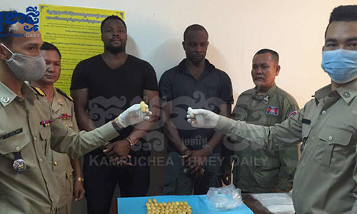 Nuot hon 1 kg cocaine trong da day