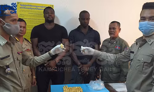 Nuot hon 1 kg cocaine trong da day