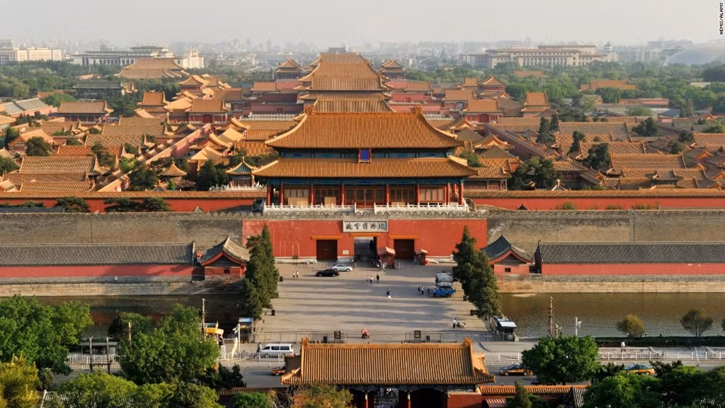 Bắc Kinh (Trung Quốc): Thủ đô của Trung Quốc đã đầu tư mạnh vào kiến trúc hiện đại suốt 2 thập kỷ qua, nhưng không tòa nhà mới nào có thể huy hoàng như khu vực di sản lịch sử của thành phố, bao gồm Tử Cấm Thành.