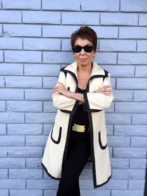 Phong cách thời trang hiện đại, sang trọng của bà được nhiều người đánh giá cao.