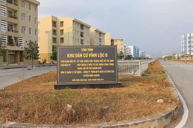 Dù trên giấy tờ, các căn hộ được bố trí gần hết nhưng thực tế còn trống khá lớn; nguyên nhân là do chính sách tái định cư thay đổi, ý định người dân thay đổi hoặc địa điểm quá xa xôi không phù hợp với điều kiện sinh hoạt của người tái định cư…