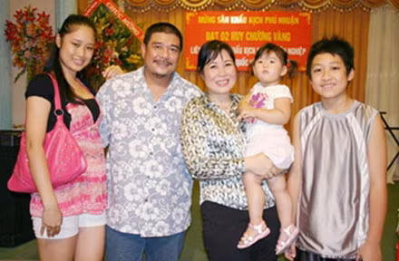 Chuyen tinh song gio cua nghe si Le Tuan Anh va Hong Van-Hinh-2