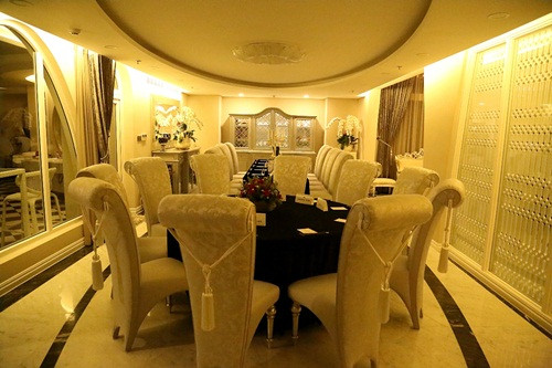 Nội thất sang trọng của căn biệt thự khiến nhiều người choáng ngợp (Ảnh: VietNamNet)