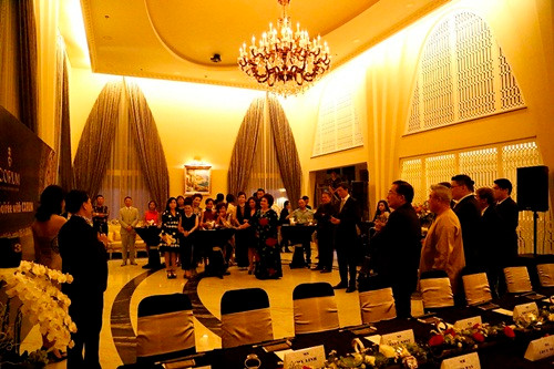 Biệt thự của Giáng My gồm một sảnh rộng và 4 tầng lầu. Căn biệt thự này có phong cách châu Âu hiện đại, hòa hợp cả nội thất và những chi tiết nhỏ như hoa văn trên tường. (Ảnh: VietNamNet)