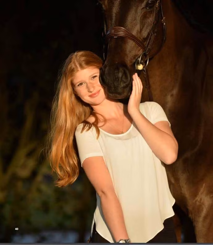 Bill Gates từng chia sẻ rằng, mặc dù là con gái nhưng Jennifer lại yêu thích công nghệ và bộ môn đua ngựa. Cô rất năng động và thân thiện với mọi người. Ông rất tự hào vì con gái mình có niềm đam mê công nghệ giống bố.