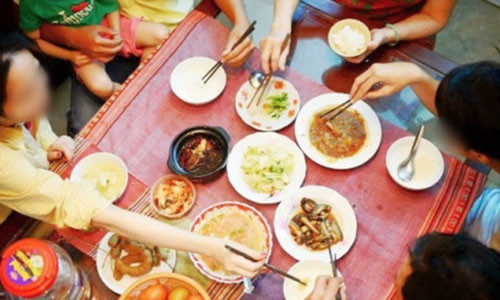 Gap thuc an moi nguoi khac, thoi quen sai lam giet chet ban