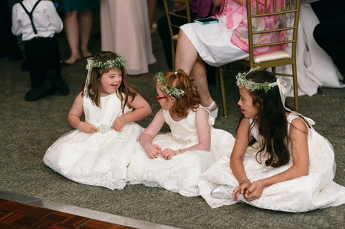 Phần yêu thích nhất của các cô bé, cậu bé đặc biệt của cô Kinsey là được nhảy múa vui vẻ trong đám cưới.