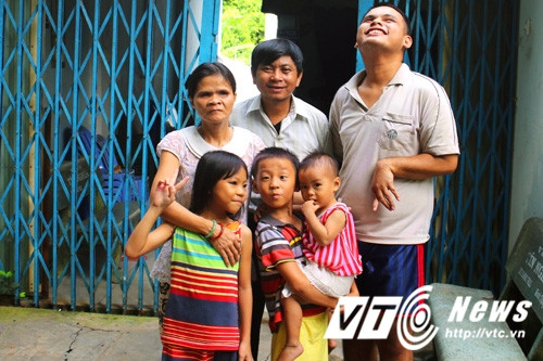 Cap vo chong khiem thi cuu mang 38 so phan bat hanh