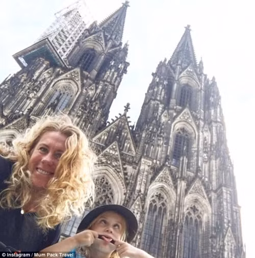 Sau cái chết trẻ của người bạn thân, bà mẹ một con này chợt “ngộ” ra rằng cuộc sống quả là ngắn ngủi và vì thế cô đã quyết định dành toàn bộ số tiền tiết kiệm 30.000 AUD để đi du lịch cùng cô con gái 6 tuổi Emmie của mình suốt từ đầu năm 2016 tới giờ. Họ đã đi qua Philippines, Đài Loan, Borneo của Malaysia, Bali, Singapore, Malaysia, Thái Lan, Việt Nam, London, Paris và Trung Quốc.