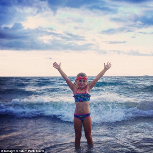 Theo bà mẹ một con thì đi du lịch thế giới dễ dàng hơn nhiều người vẫn nghĩ. Cô kể với PV rằng: “Phần khó nhất là ra quyết định và sắp xếp lại cuộc sống của bản thân. Nhưng khi bắt đầu dấn thân vào cuộc hành trình, tôi cảm thấy mình tự do, cả 2 mẹ con đều rất vui mừng khi xe chuyển bánh. Cầm tay nhau, chúng tôi cùng bước vào cuộc phiêu lưu lớn nhất trong đời mình.” Cô Farrell cho biết chi phí du lịch của họ thậm chí còn rẻ hơn cuộc sống trước đây tại nhà ở Sydney.