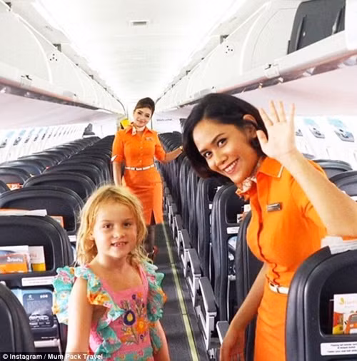 Emmie kết bạn tại bất cứ đâu mà cô bé đi qua.