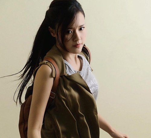 Năm 2016, Midu còn thử sức với vai trò mới, đó là kinh doanh. Trên Facebook cá nhân, cô nàng thường xuyên thông báo về việc khai trương và hoạt động của các cửa hàng thời trang, với những sản phẩm đậm phong cách Midu. Ngoài việc trực tiếp điều hành, Midu còn là mẫu ảnh cho chính cửa hàng thời trang của mình. Nhiều người cho rằng, Midu lao vào đóng phim, kinh doanh là bởi đã mất đi chỗ dựa về tinh thần và kinh tế. Nhưng hot girl Sài thành khẳng định, ngay cả khi yêu bạn trai đại gia, cô vẫn luôn tự chủ về kinh tế.