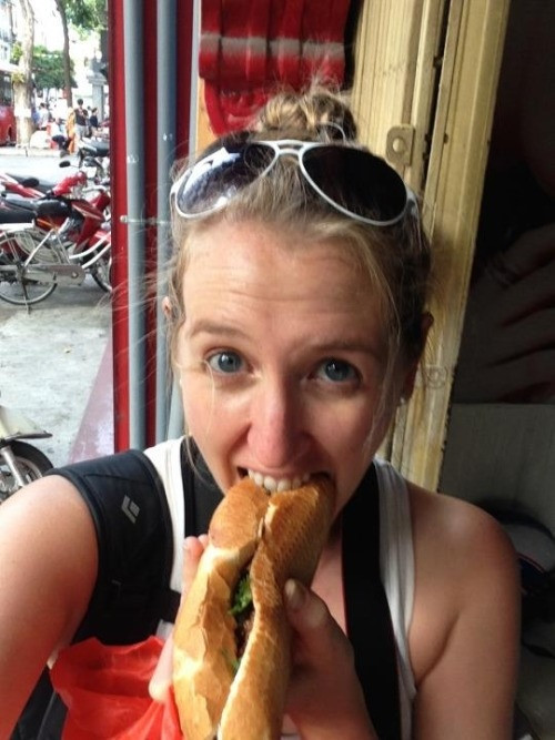 Annie Daley là biên tập viên cho trang tin tức của Yahoo. Tự nhận mình không phải tín đồ ẩm thực, nhưng thứ để lại ấn tượng đậm nét nhất với Daley trong chuyến đi tới Việt Nam lại là đồ ăn. Với cô, có rất nhiều đồ ăn ngon đến mức cô gần như dành cả ngày chỉ để thưởng thức, từ thành phố lớn cho tới nông thôn.