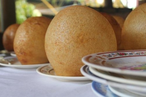 Món ăn yêu thích khác của Daley là bánh nếp rán. Bánh được làm từ gạo nếp giã nhuyễn, vo tròn với phần vỏ ngoài được chiên giòn. Biết đây không phải là món ăn tốt cho sức khỏe, nhưng Daley khẳng định "lúc này, sức khỏe không còn là vấn đề đáng quan tâm". Cô là người ăn món bánh giòn và ngọt này nhiều nhất trên bàn.