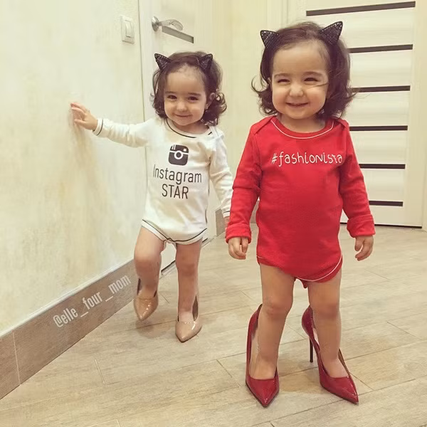 Asiya và Safiya khiến người đối diện chẳng thể rời mắt bởi sự đáng yêu của mình.