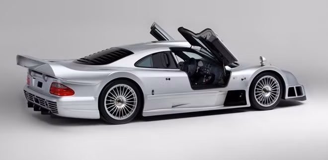 Mercedes-Benz CLK GTR được ra mắt năm 1998. Có tổng cộng 26 chiếc được xuất xưởng, 20 bản coupe và 6 bản roadster. Với giá 1,54 triệu USD, Mercedes-Benz CLK GTR là mẫu xe được sản xuất có giá cao nhất ở thời điểm đó.