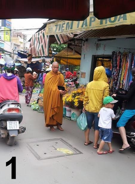 Sau hơn 10 ngày theo dõi, PV Dân Việt đã quay được những thước phim về một nhà sư giả đang tung hoành tại nhiều khu chợ ở khu vực Q.Tân Phú, Q.Bình Tân như: Chợ Bình Hưng Hòa (đường Tân Kỳ Tân Quý), chợ 26/3 (đường kênh 19/5), chợ Tân Hương (P.18, Q.Tân Phú)…