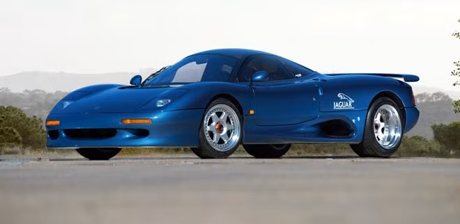 Jaguar góp mặt lần thứ 2 trong top 10 với XJR-15. Xe được sản xuất từ năm 1990 tới năm 1992. Số lượng sản xuất giới hạn 53 chiếc. Tất cả được dựa trên nền tảng mẫu xe đua XJR-9 từng vô địch Le Mans. Điểm đặc biệt ở mẫu xe này là người thiết kế nên nó. Đó là nhà thiết kế Peter Stevens - người chắp bút cho McLaren F1. Một điểm thú vị khác, đây là mẫu xe đầu tiên trên thế giới được ứng dụng sợi carbon.