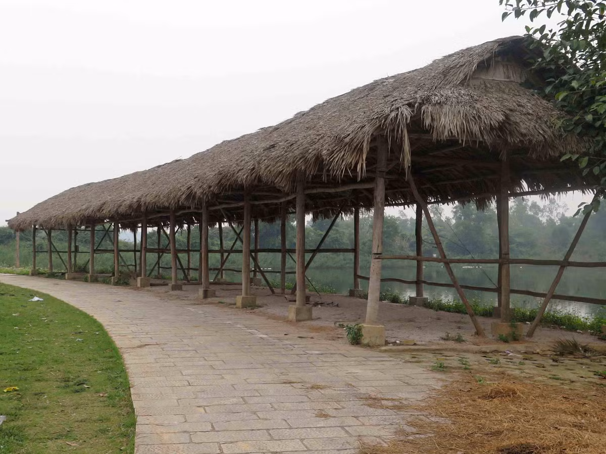 Nhiều du khách lầm tưởng là... chuồng nuôi gia súc.