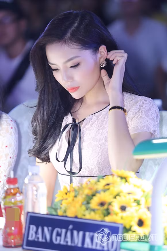 Thời gian gần đây, Kỳ Duyên gặp một số lùm xùm ngoài ý muốn, tuy vậy đi đến đâu cô cũng nhận được sự ủng hộ đông đảo của mọi người, nhất là những bạn trẻ. Nói về điều này, Kỳ Duyên chia sẻ: “Có đi đến những nơi có nhiều người trẻ tôi biết mọi người đã yêu quí mình đến mức nào. Điều này khiến tôi có thêm động lực để vượt qua những điều tiếng không hay và cố gắng xây dựng hình ảnh đẹp trong mắt mọi người”.