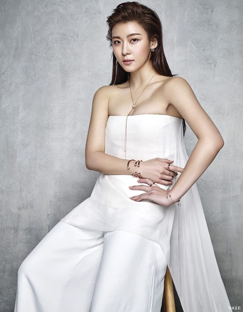 Bộ phim mới nhất Ha Ji Won tham gia là “Life Risking Romance”, cô đóng cặp cùng nam diễn viên xứ Đài Trần Bá Lâm.