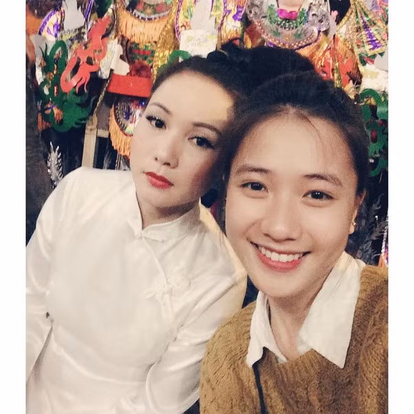 Thật ghen tị với nhan sắc của mẹ hot girl Trâm Anh.