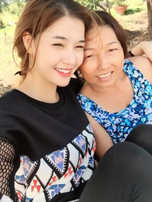 Kỳ Hân đã kịp gửi lời cảm ơn đến mẹ trong ngày đặc biệt.