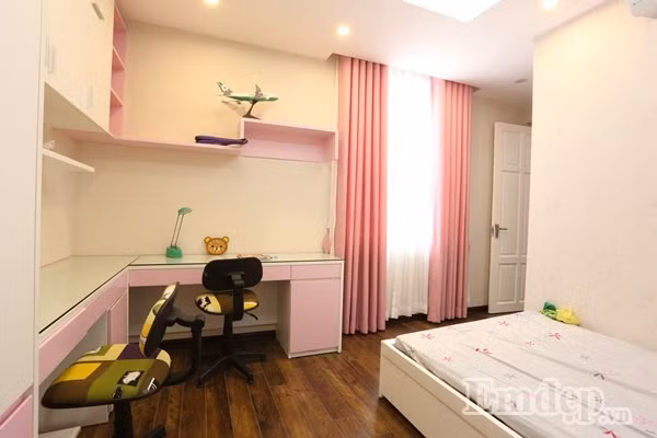 Sở dĩ anh Trung muốn sử dụng giường đơn thay vì giường tầng như gợi ý của KTS là vì muốn hai con gái học tập sự gắn bó, yêu thương và nhường nhịn nhau hơn.