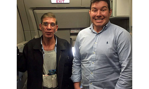 Seif Eldin Mustafa (phải) đứng cạnh Ben Innes.