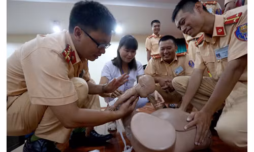 CSGT Ha Noi tap do de roi tren duong