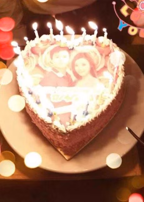 Khoảnh khắc, kỷ niệm ấm áp giữa cặp đôi nổi tiếng – Trong ngày sinh nhật Phan Thành, Midu chia sẻ hình ảnh chiếc bánh kem có hình cô và bạn trai cùng lời chúc mừng.