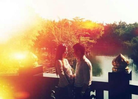 Sau lần công khai duy nhất ấy, Midu từ chối trả lời mọi câu hỏi về người bạn trai này. Về phía chàng trai, anh liên tục khoe những hình ảnh tình tứ với hotgirl xinh đẹp.