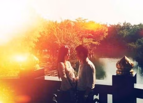 Sau lần công khai duy nhất ấy, Midu từ chối trả lời mọi câu hỏi về người bạn trai này. Về phía chàng trai, anh liên tục khoe những hình ảnh tình tứ với hotgirl xinh đẹp.