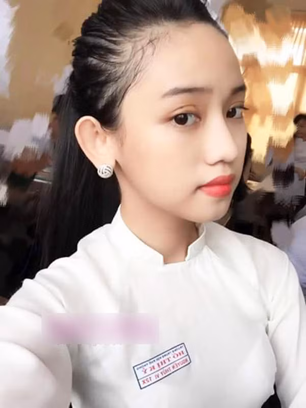 Hot girl Nguyễn Thúy Vi - cô gái được cho là người thứ 3 làm tan vỡ mối lương duyên Midu - Phan Thành năm nay mới 17 tuổi, đang theo học lớp 12 tại Cà Mau.