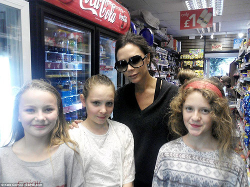 Theo South West News Service, nhà Beckham đã đến Gloucestershire vài lần trong thời gian gần đây, làm dấy lên tin đồn rằng họ đang để mắt đến một 'Beckingham Palace" mới. Cặp đôi đã cùng nhau đến xem một căn biệt thự cổ được xây dựng từ năm 1640. Dinh thự Amberley đang được nhòm ngó gồm có sáu phòng ngủ, nằm trên khoảnh đất rộng 22 mẫu tại vùng nông thôn Cotswold.