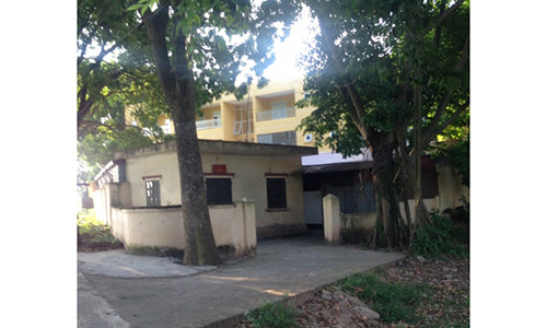 Nha an ninh xa cach 20m nhung trom go sua van tai dien