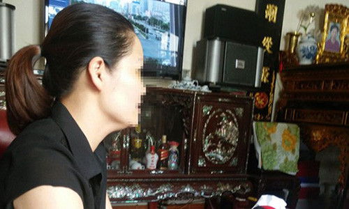 Cam canh nguoi vo dep cham lam van bi chong tan ac liet