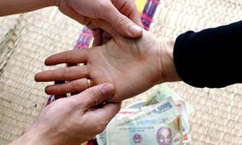 Mẹ chồng mê tín khiến con dâu khó xử. (Ảnh minh họa)