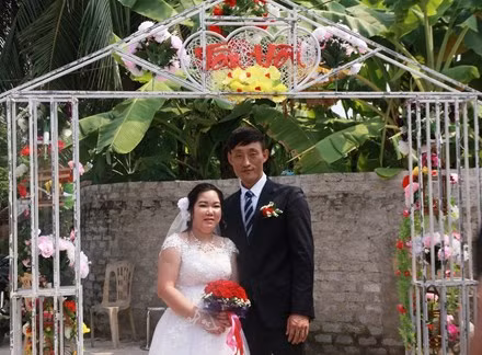 Chuyen tinh co tich cua cap trai Han, gai Viet bi cam diec