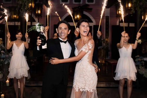 Ông xã của siêu mẫu Trang Lạ tên là Trần Tiễn Chánh, làm bác sĩ, là Việt kiều Pháp. Hai người yêu nhau 5 năm trước khi quyết định đi đến đám cưới. Ông xã nữ siêu mẫu được nhận xét là có vẻ ngoài khá Tây, rất trẻ trung, đẹp đôi với Trang Lạ.