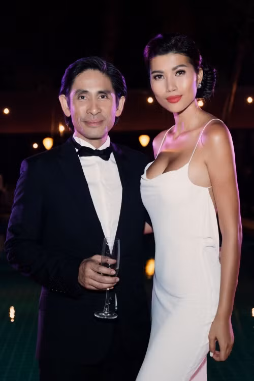 Một người bạn thân thiết với Trang Lạ tiết lộ, bác sĩ Trần Tiễn Chánh là người giàu có, thành đạt nhưng rất khiêm tốn, không thích phô trương, rất giản dị và hoà đồng.