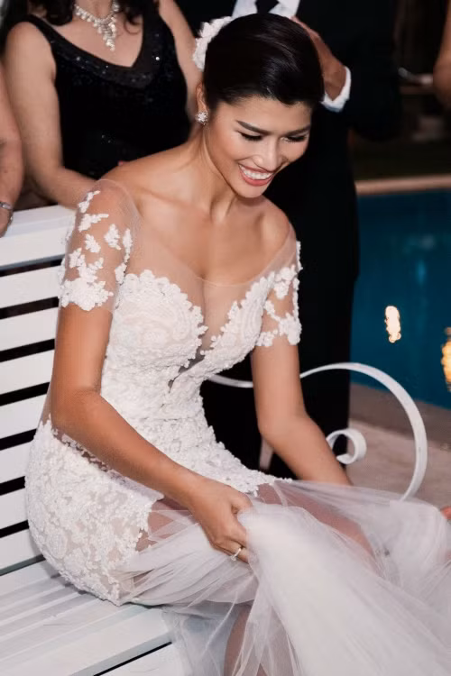 Trang Lạ sinh năm 1991, cao 1m73, cô là người mẫu cá tính, gây ấn tượng bởi gu thời trang thanh lịch nhưng cũng đầy gợi cảm và sành điệu. Hiện tại, cô vừa tốt nghiệp cao học ngành kinh doanh nên cô vẫn đang tập trung cho việc học hành và kinh doanh. Thi thoảng siêu mẫu xuất hiện trong những bộ ảnh thời trang cá tính và hút mắt.