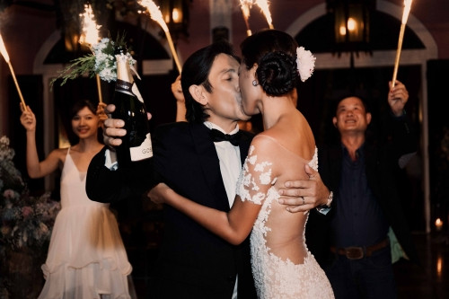 Trang Lạ từng tâm sự rằng, cô rất hạnh phúc khi bạn trai luôn hiểu và thông cảm cho công việc của cô. Hơn thế, anh còn định hướng, đưa ra những tư vấn hữu ích để người đẹp có thêm thu nhập trong nghề cũng như tạo nhiều cơ hội cho cô làm kinh doanh.