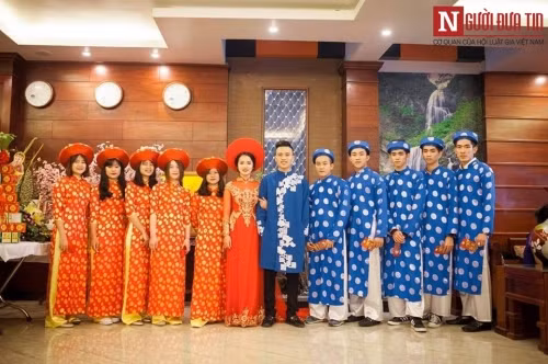 Chưa có con số cụ thể, nhưng ước tính ban đầu, toàn bộ chi phí để tổ chức đám cưới này lên đến hàng chục tỷ đồng. Theo chia sẻ của chú rể Bảo Chung, sau đám cưới này, đôi vợ chồng trẻ sẽ trích một phần trong số tiền mừng cưới để đi làm từ thiện, giúp đỡ đồng bào nghèo dân tộc ở các tỉnh Tây Bắc. Chuyến thiện nguyện này cũng được xem là tuần trăng mật của họ.