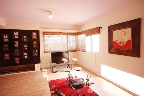 Biệt thự sang trọng của Cẩm Vân - Khắc Triệu chủ yếu lấy ánh sáng tự nhiên từ ngoài vào.