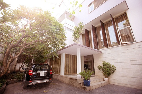  Biệt thự của Cẩm Vân - Khắc Triệu nhìn từ phía ngoài vào.