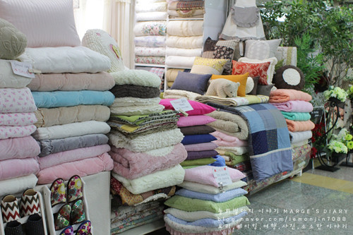 Ở khu mua sắm Goto Mall, bạn luôn có thể mua được những món đồ tốt với giá rẻ hơn ở ngoài từ 10-20% trong suốt cả năm.