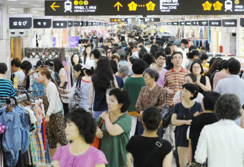 Các cửa hàng tại đây mở cửa từ 10 giờ sáng đến 22 giờ tối.