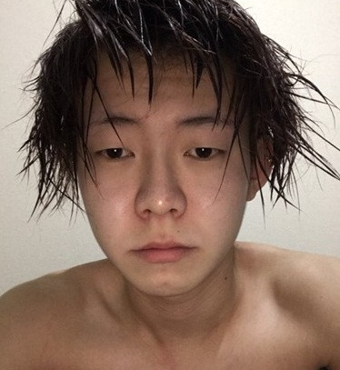 Thế nhưng, khi "lộ" ảnh trong nhà tắm với khuôn mặt mộc, Yo Kiki khiến dân mạng vỡ mộng.